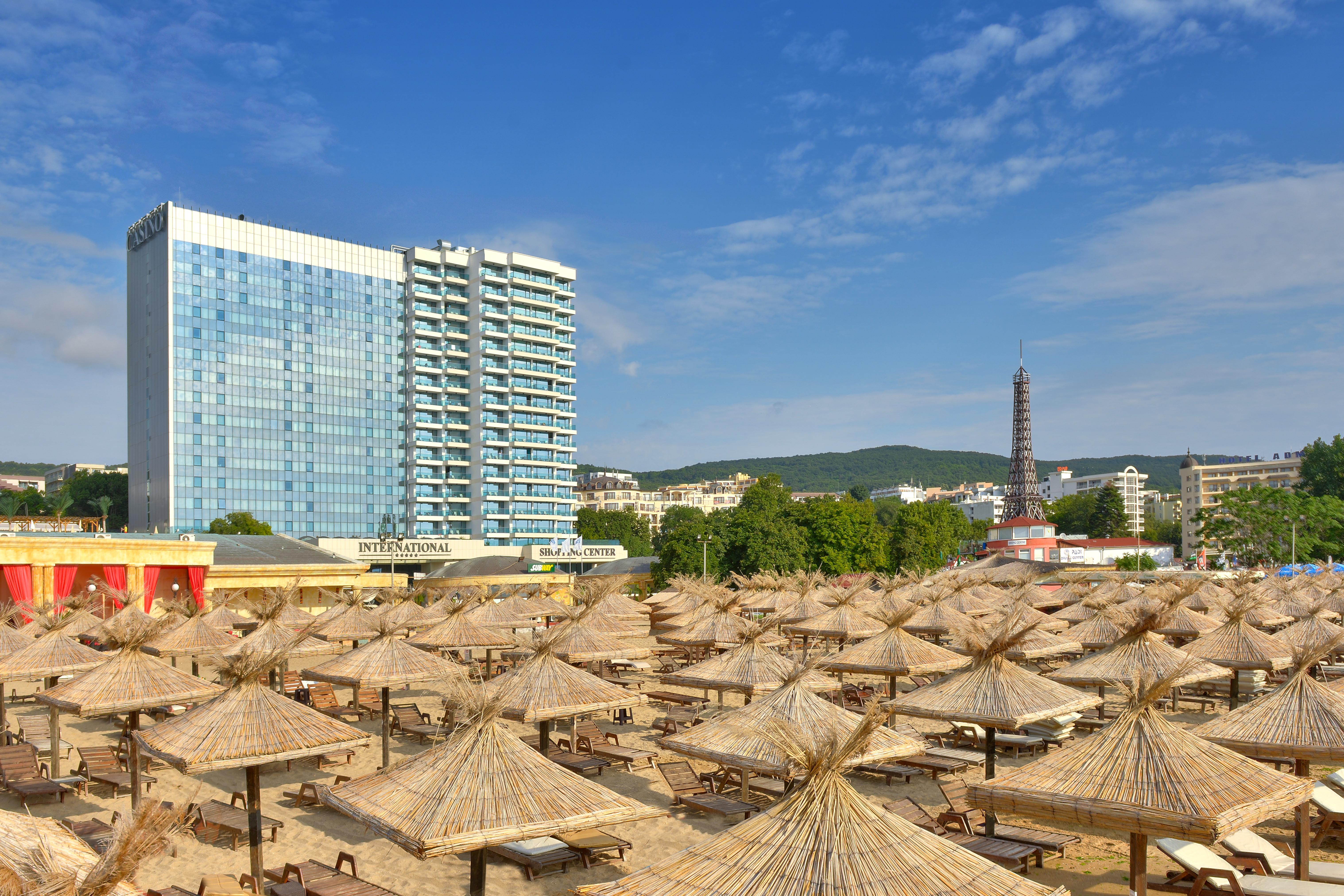 International Hotel Casino & Tower Suites Golden Sands Exterior foto The beach at Podgorica