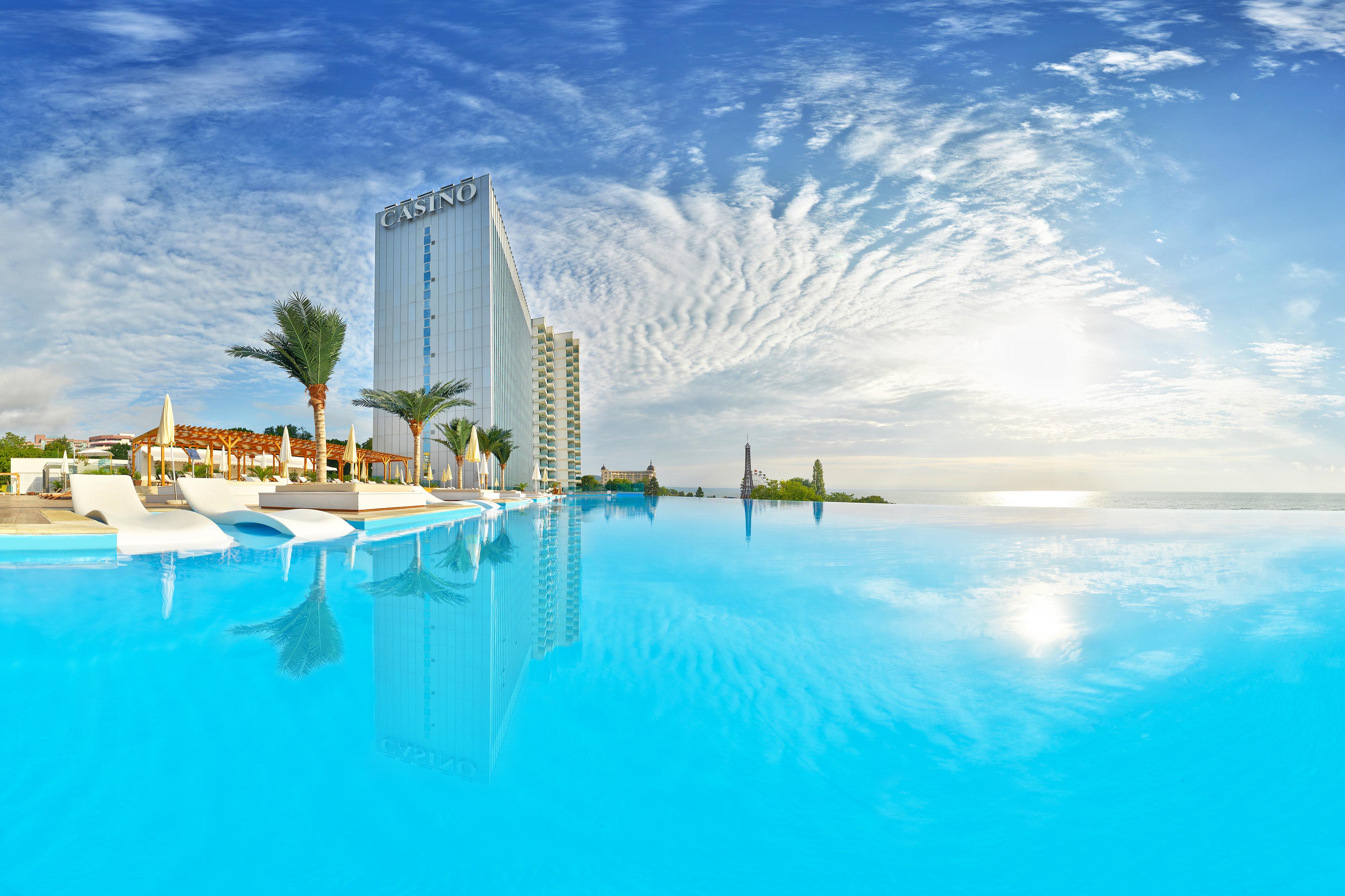 International Hotel Casino & Tower Suites Golden Sands Exterior foto The Atlantis Paradise Island resort